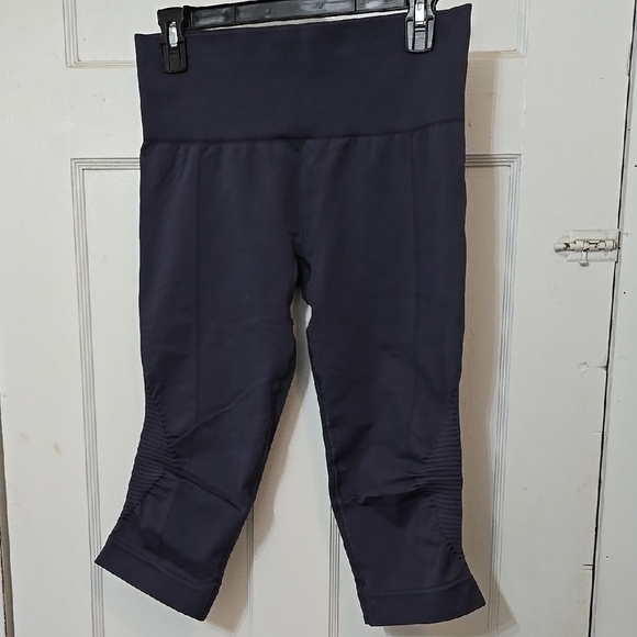 Lululemon Flow And GO CROP SIZE 8. GOOD CONDITION! WOMENS - Picture 1 of 7